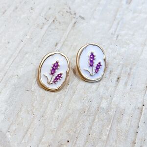lavender stud earrings A222